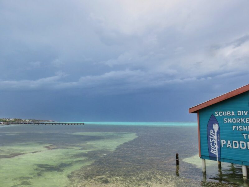 Chcuk & Robbie's Dive Shop Belize
