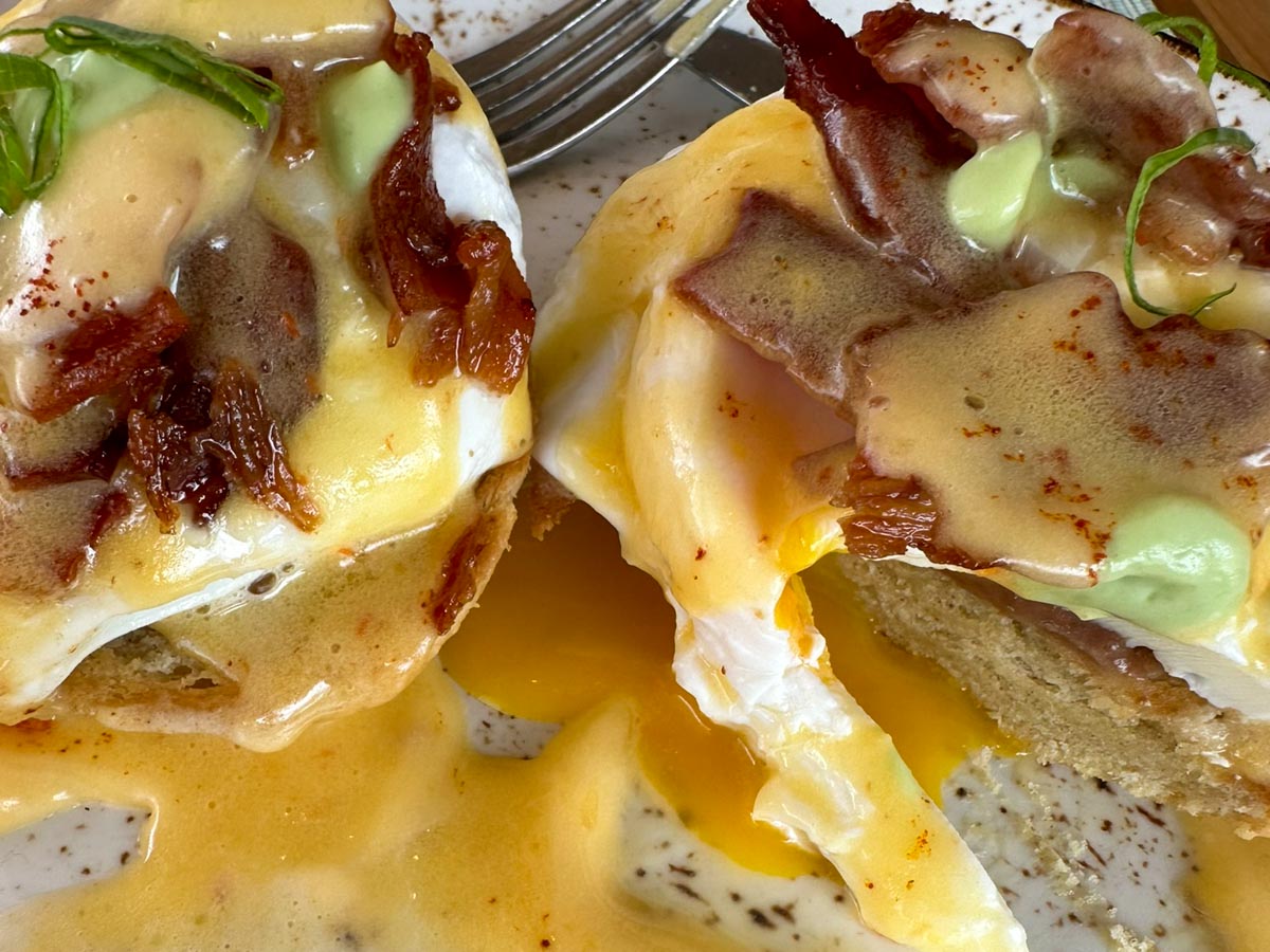 Eggs benedict